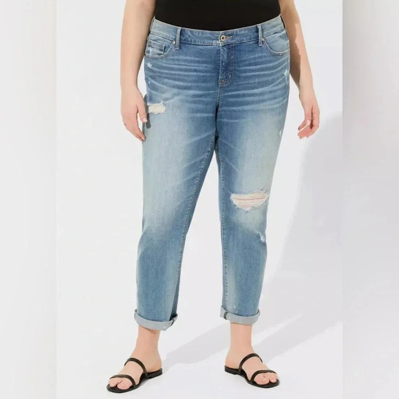 Torrid Womens Feel the Fit Boyfriend Straight Stretch High-rise Distress Jean 22 - Picture 1 of 11
